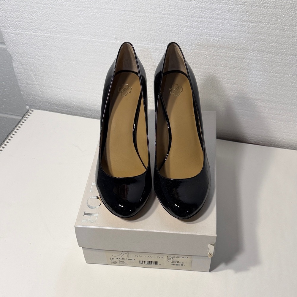 New in Box - Ann Taylor Favian Elegant Black Patent Leather Pumps